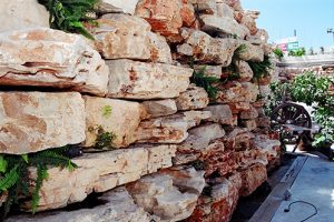 בניית מסלעות הקמת מסלעות סלעים לחומה טרסה גן ציבורי עירייה קבלן אבנים