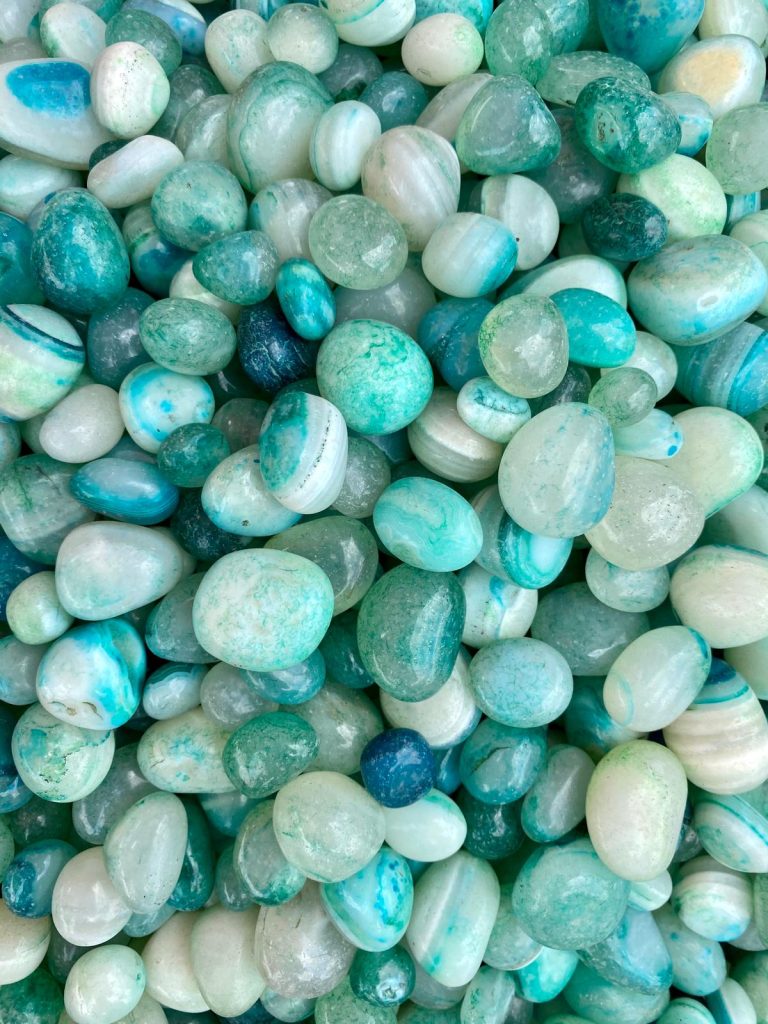 חלוקי נחל קריסטל אגת ירוק טורקיז turquoise green agate pebbles