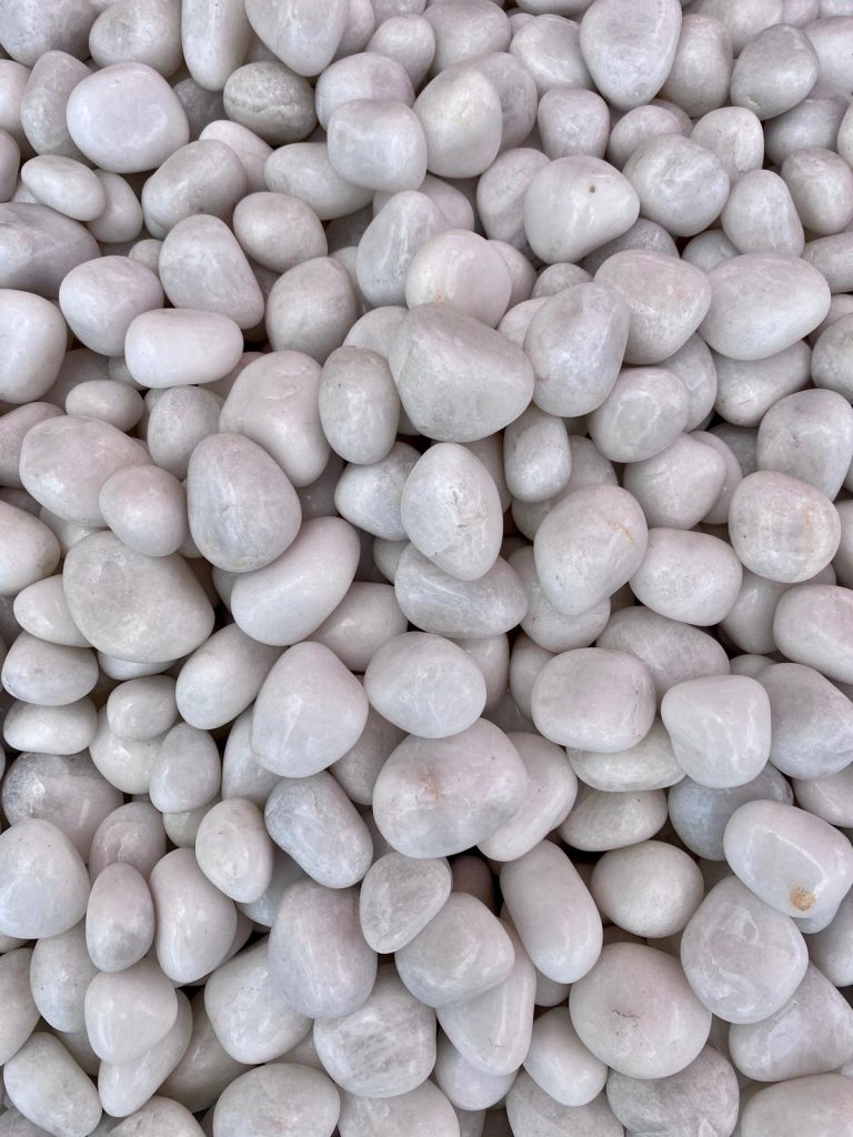 חלוקי נחל קריסטל קוורץ לבן white quartz pebbles