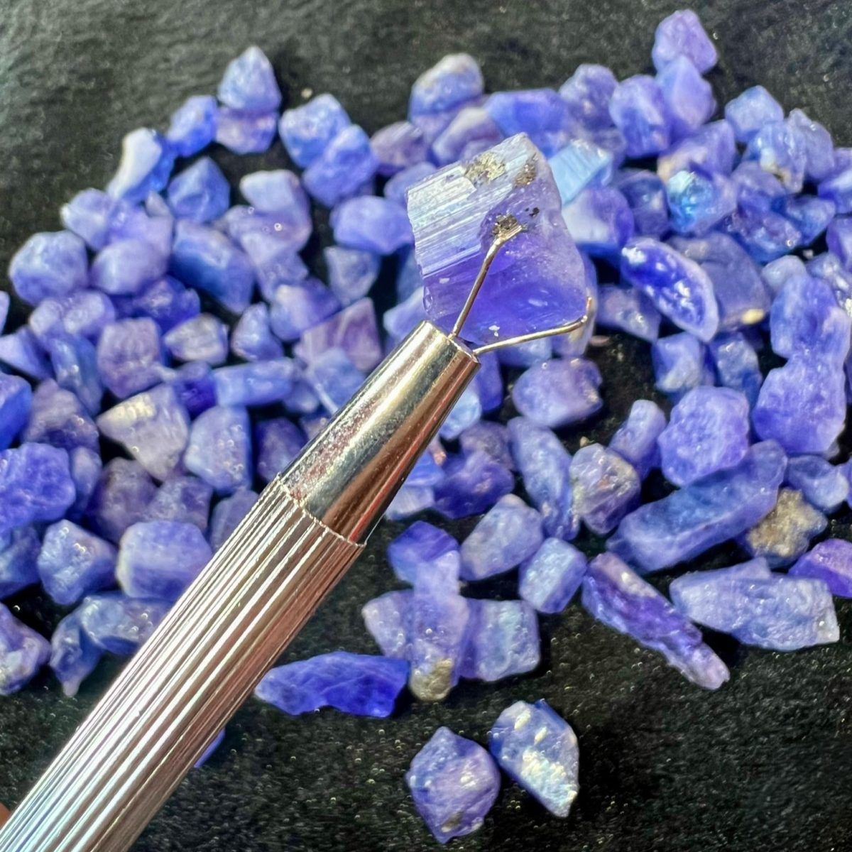 אבן טנזנייט גולמית tanzanite for sale in israel