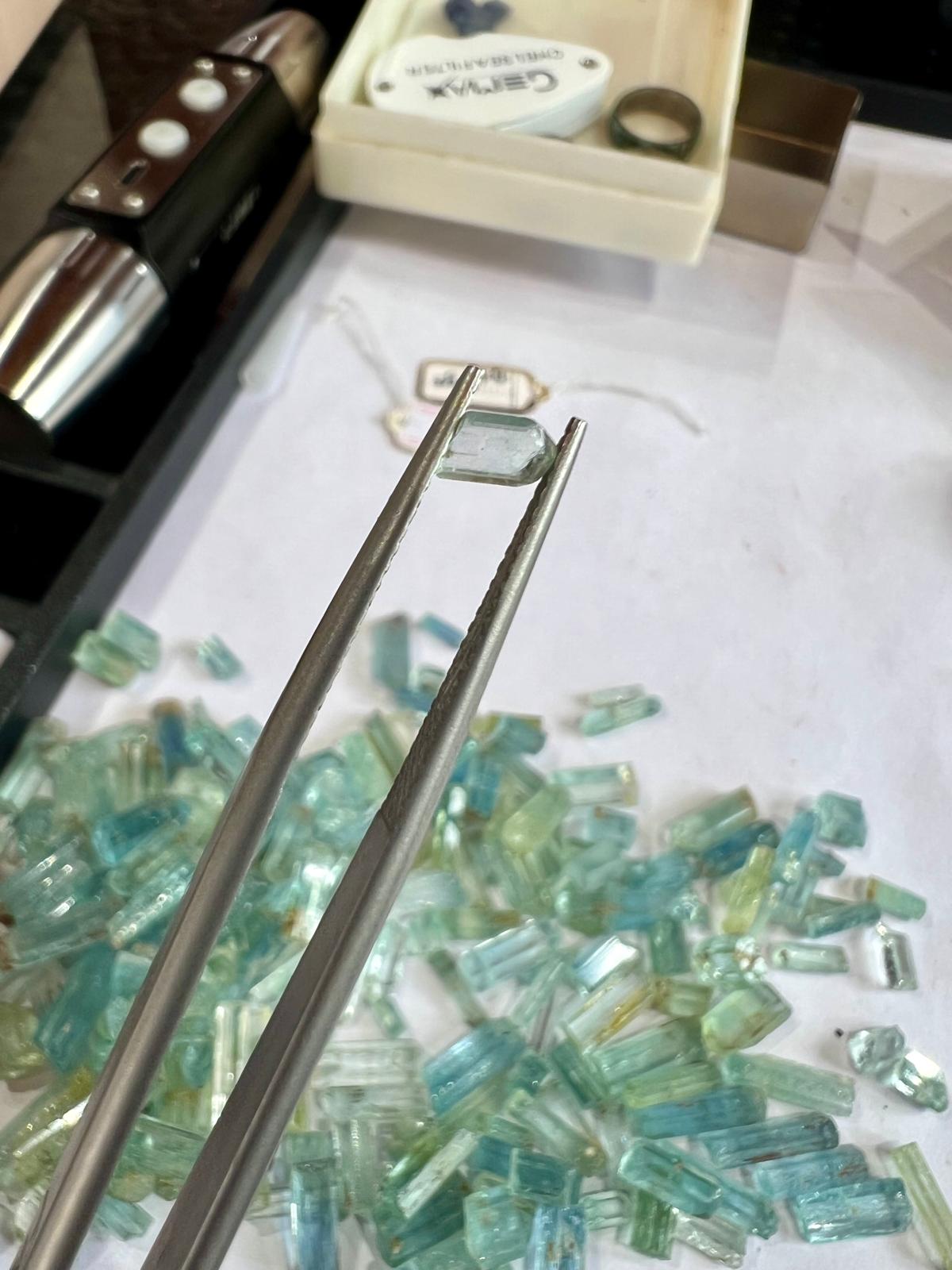 אקוומרין גולמית לשיבוץ rough aquamarine