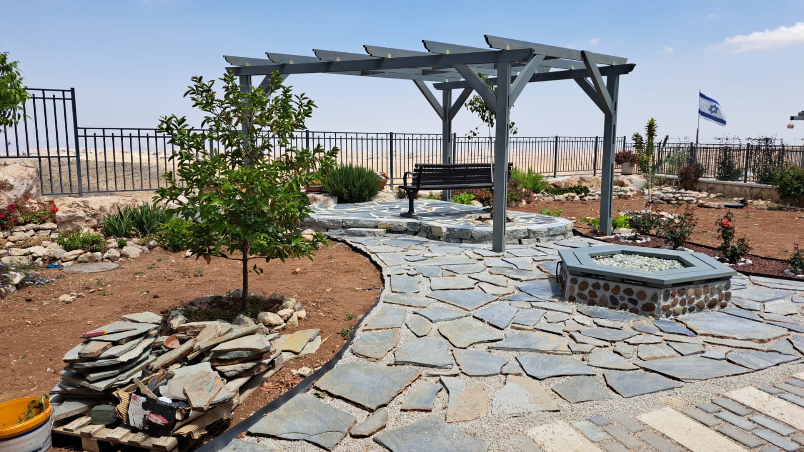 אבן ציפחה אפורה לחצר