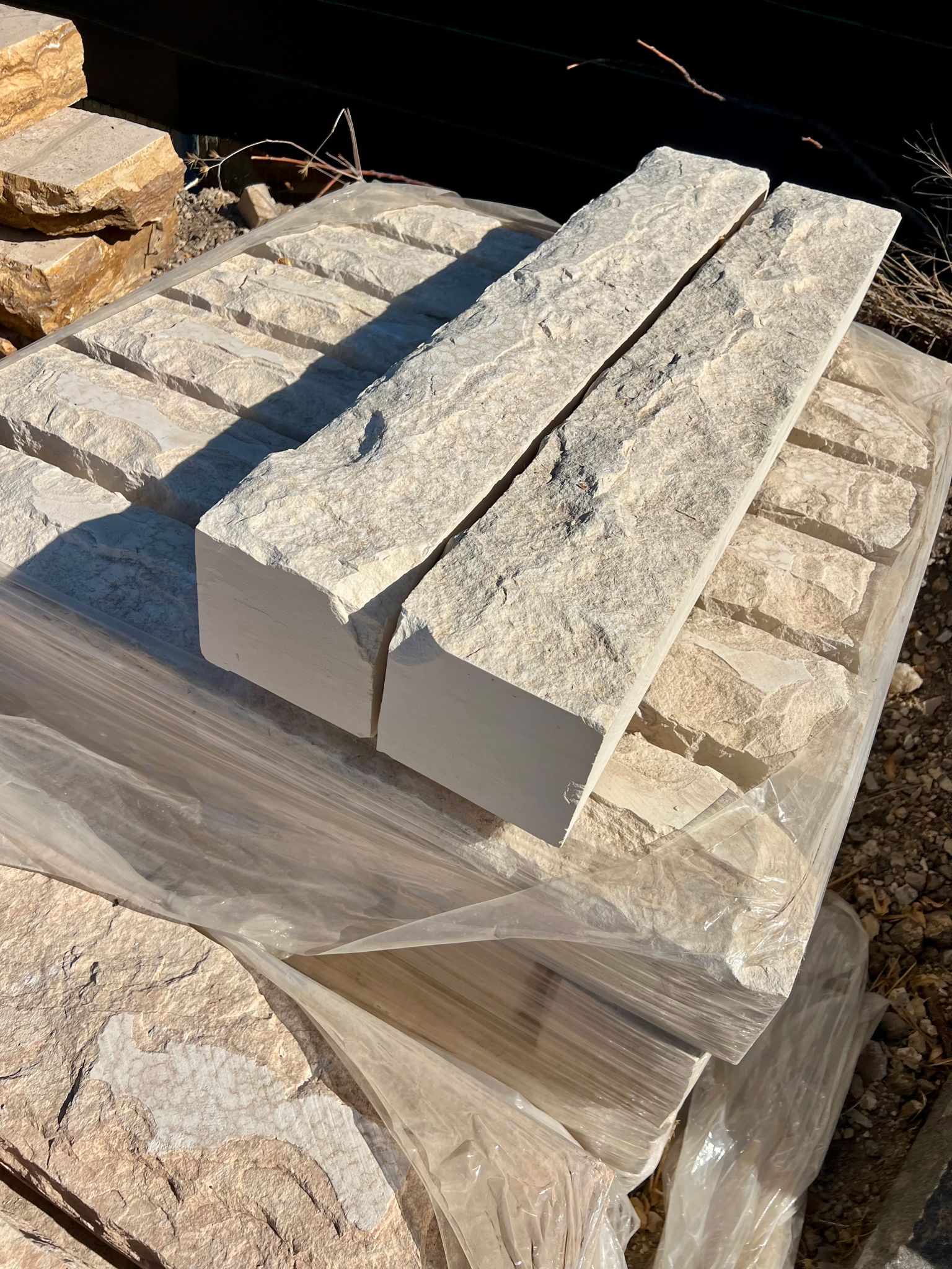 אבן תיחום בהירה גובה 15 לבנה