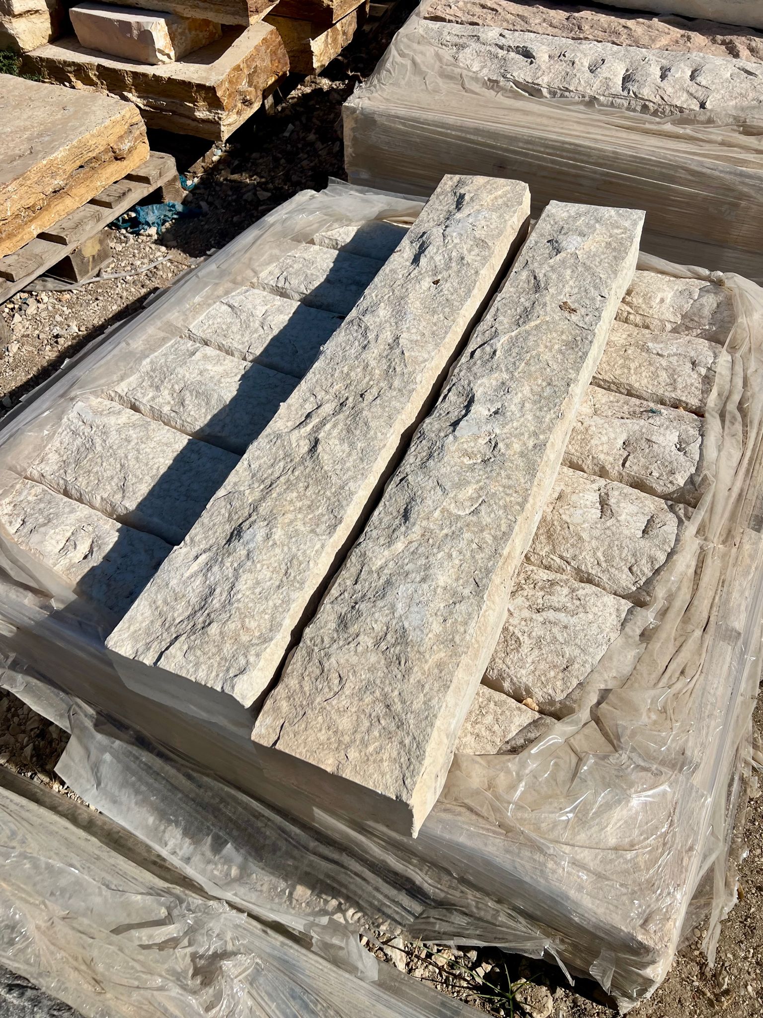 אבן תיחום בהירה גובה 20