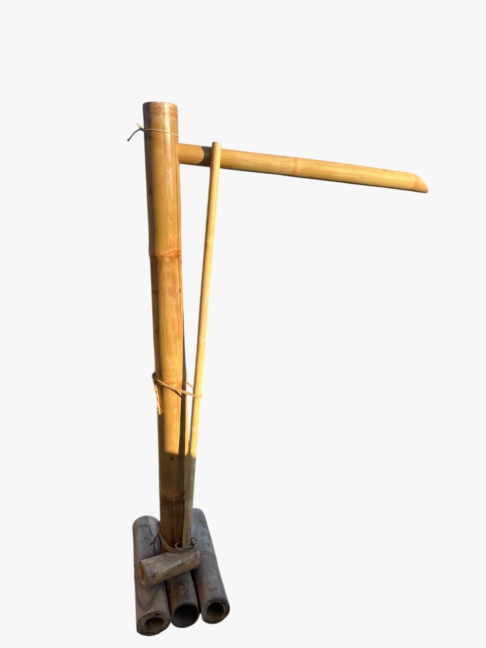 מזרקה עם במבוק אסייאתית