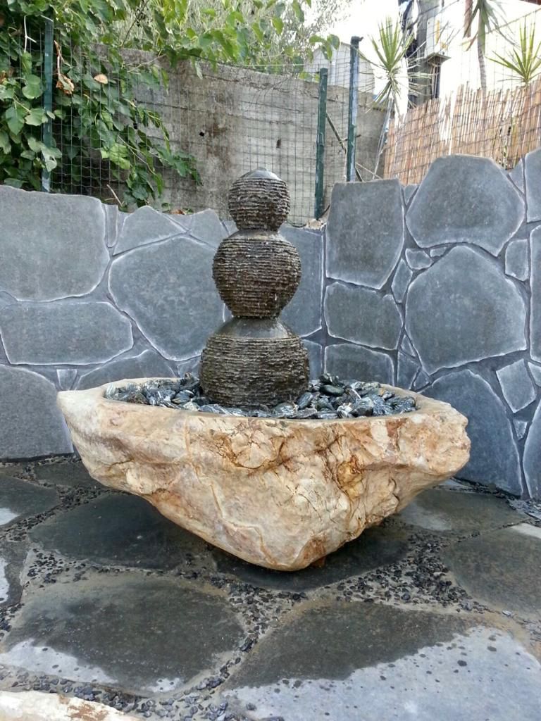 מזרקה לגינה מאבן מפל מים