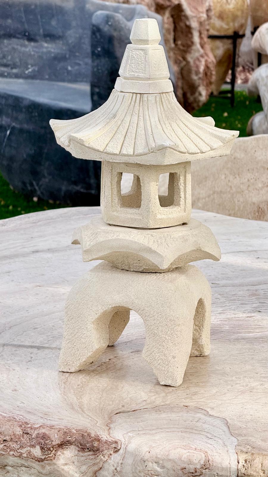 פגודה יפנית לגינה בהירה