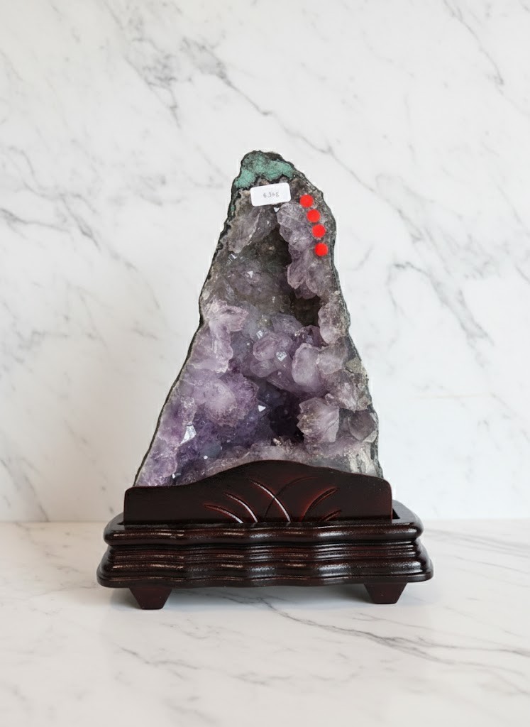 מושבת אמטיסט מהיבואן מערות קריסטלים