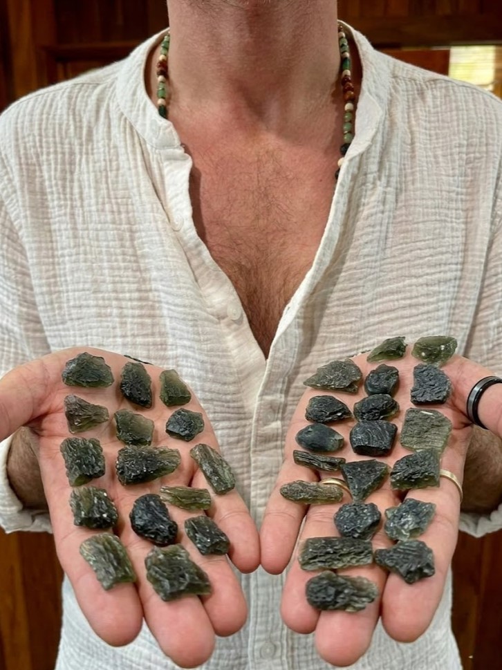 מולדובייט מקורי אותנטי טבעי מצכיה real moldavite