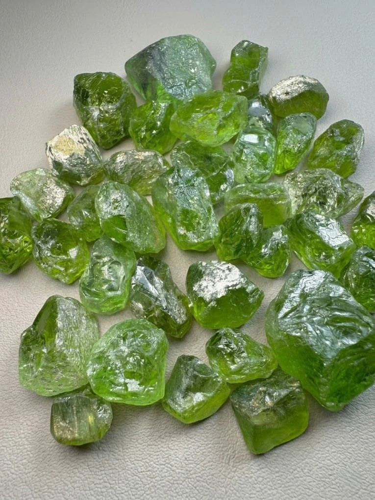 rough peridot פרידוט גולמי למכירה