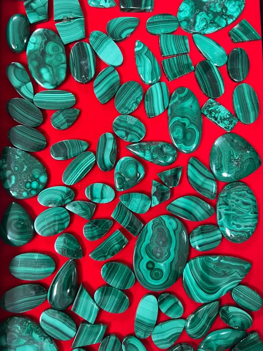 קבושון מלכית טבעית לשיבוץ natural malachite cabochon קבושון מלכית טבעית לשיבוץ natural malachite cabochon