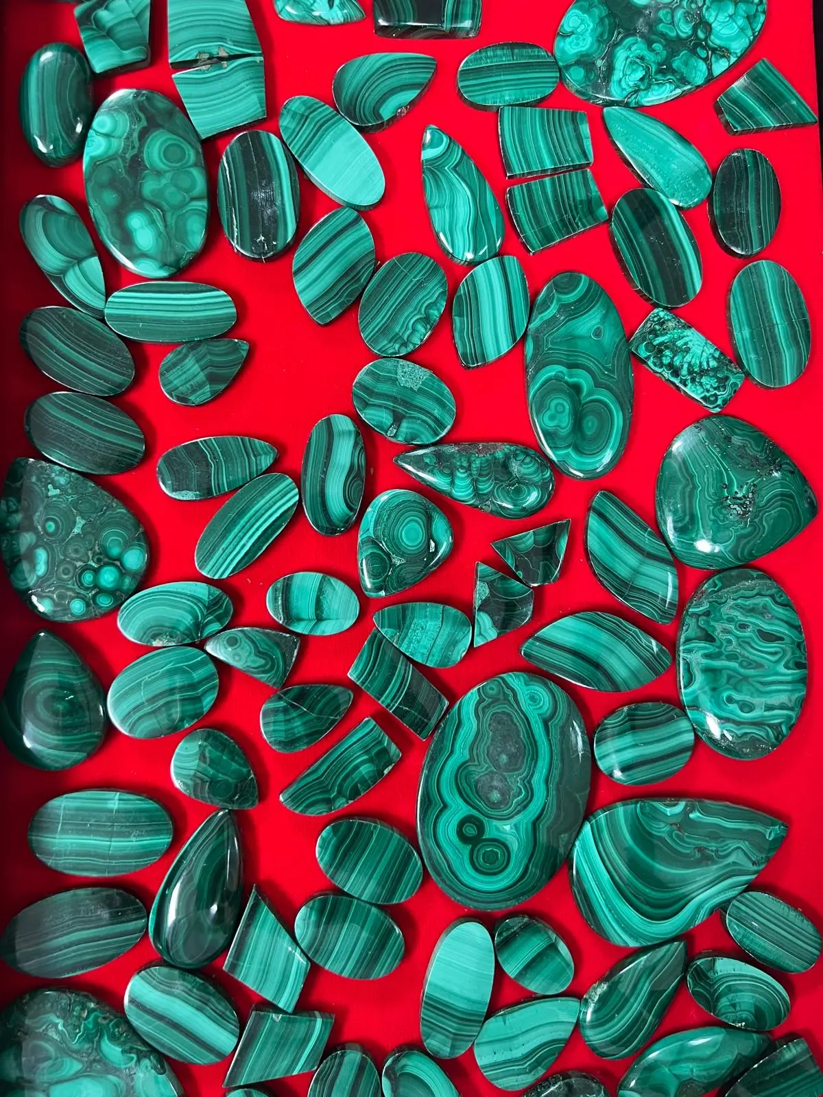 קבושון מלכית טבעית לשיבוץ natural malachite cabochon