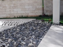 חלוקי נחל שחורים