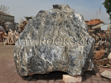 ספסלים מסלע   