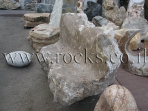 ספסלים מסלע   