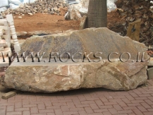 ספסלים מסלע   