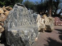 ספסלים מסלע   