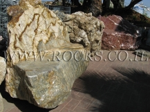 ספסלים מסלע   